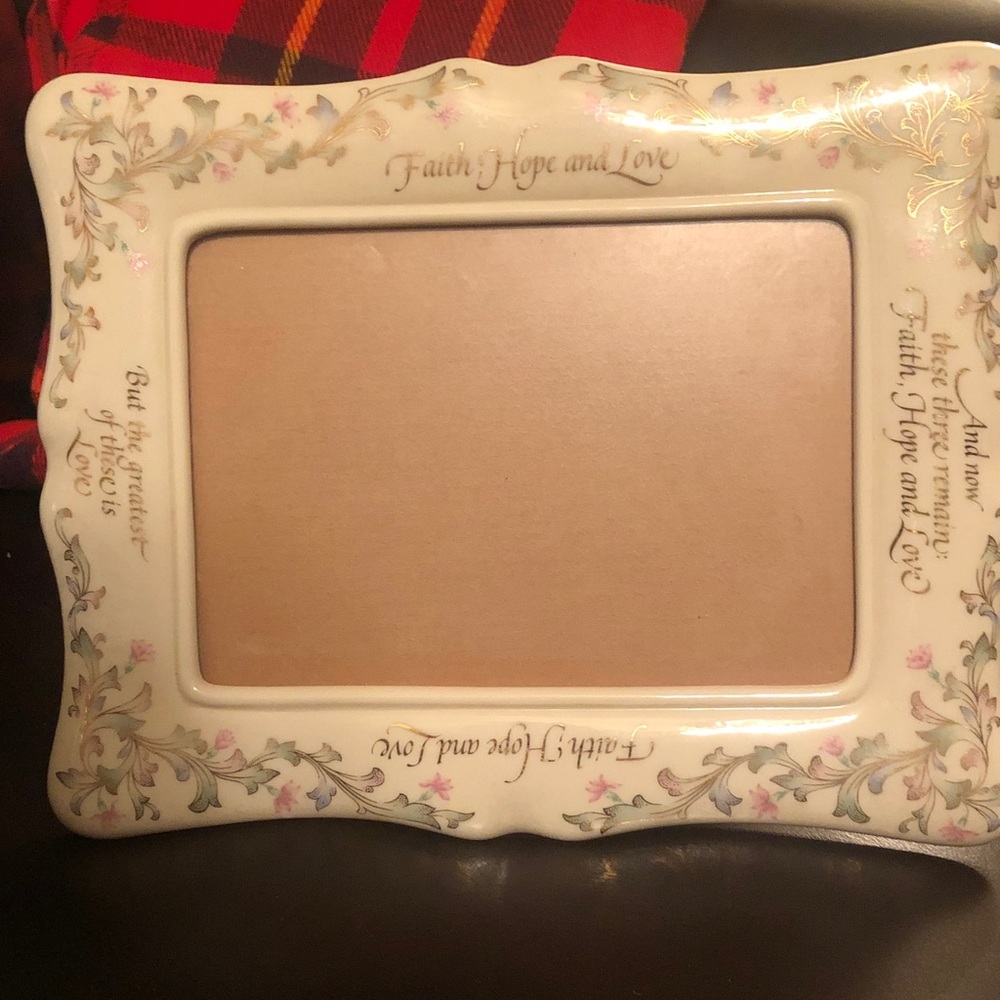 Lenox Inspirational Ceramic Frame with Love Quote 10”x 8”frame